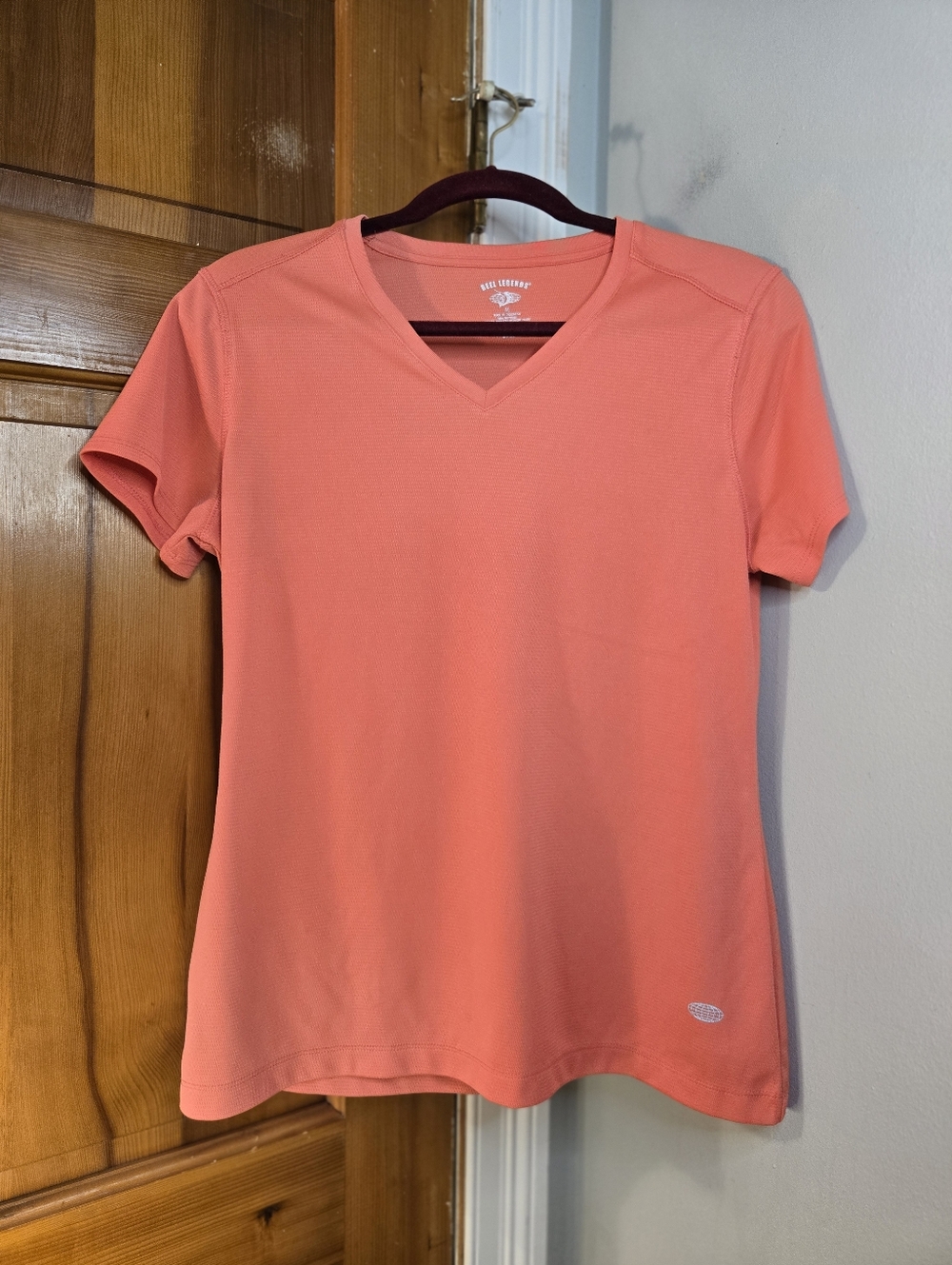 Reel Legends Coral V-Neck Short Sleeve Performance Tee Sz M